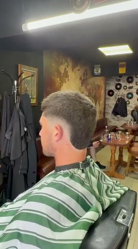 Modern mullet with tapered sides and length at the back